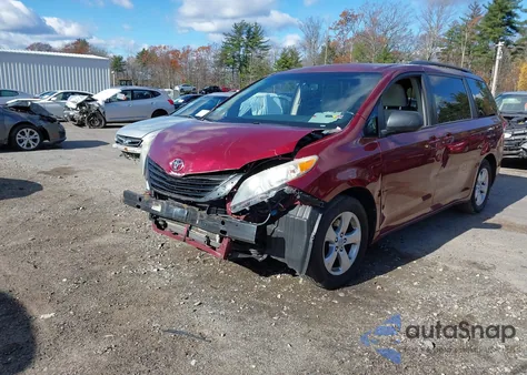 2011 Toyota Sienna Le V6 z USA, uszkodzony, nr VIN 5TDKK3DC5BS136052